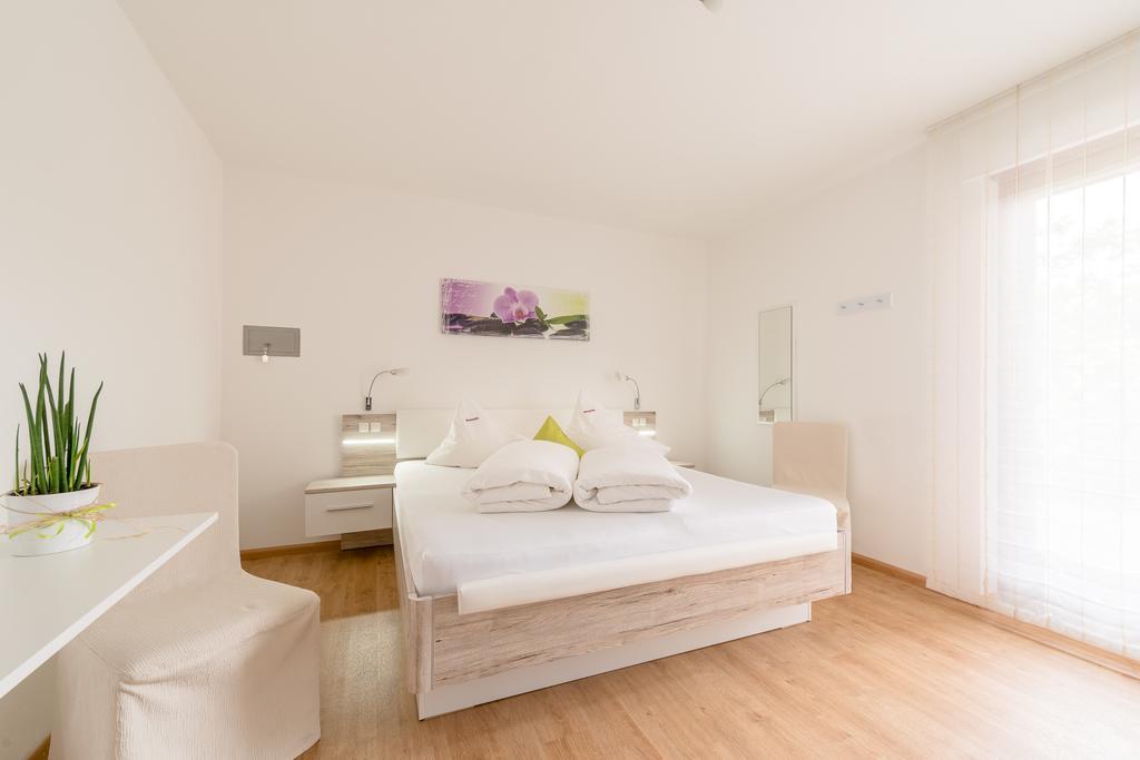 Hotel Garni Vinea Montis Термено Экстерьер фото